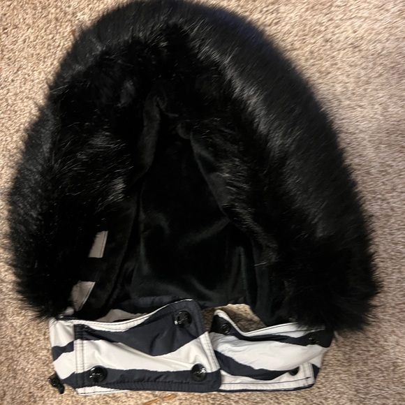 Black and white ski jacket - Picture 2 of 8